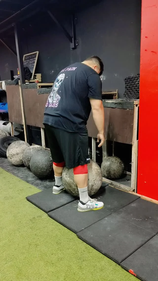 Ei 190 kiloa paljoa vastustellu! 🍓🫐
Eikä jääny kannustamisesta uupumaan kun oli kymmenkunta vahvaa yhteistreenillä @powerfitvantaa :lla 💪🏻