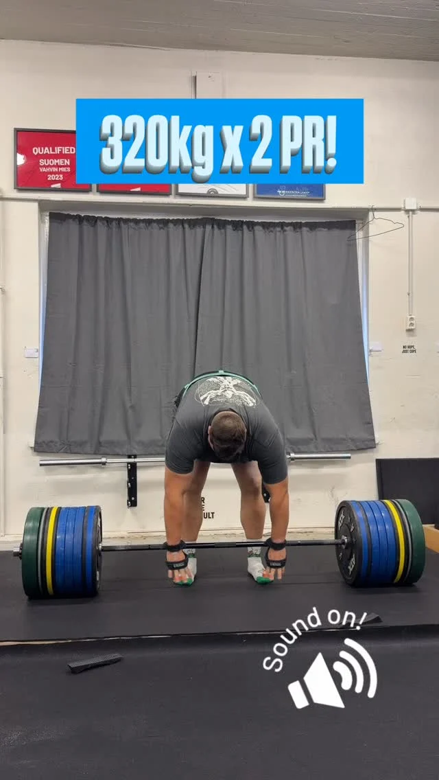 Jos haluaa vetää PRiä niin kutsu Haminalaiset mölyapinat kannustamaan! 😂😂

320kg x 2 🙏🏻

#deadlift